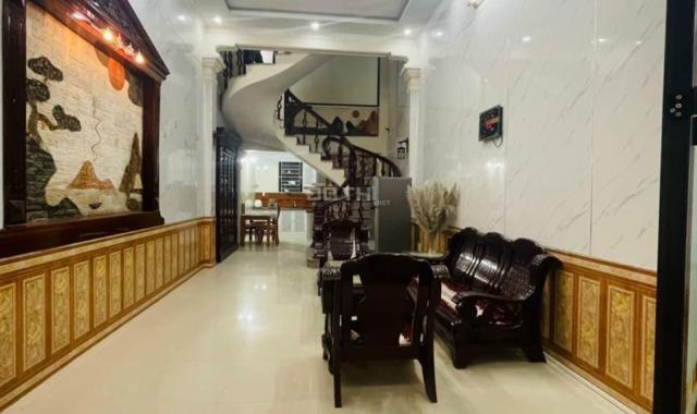 Cho thuê nhà riêng 3 tầng tại ngõ Kiều Sơn, Văn Cao - Oto tải đỗ tận cửa