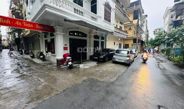 Bán nhà phân lô phố đội nhân lô góc kinh doanh sầm uất