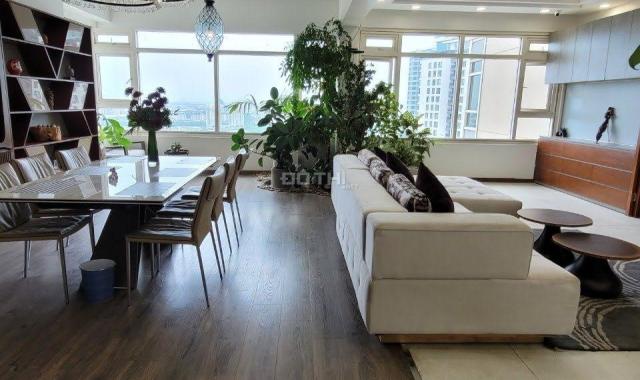 Bán căn ghép SaiGon Pearl diện tích 230m2 với 5pn nội thất đã có sẵn