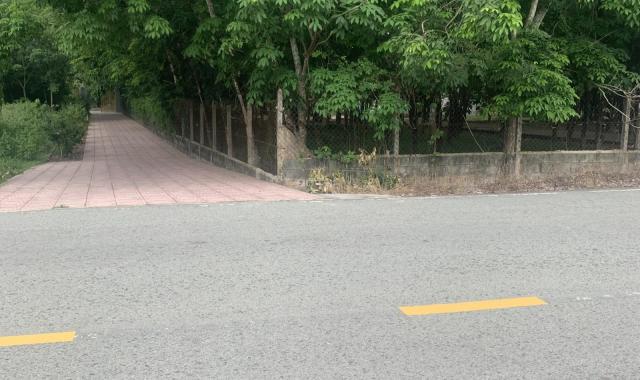 Cần bán gấp Lô Đất 900m2 mặt tiền đường nhựa ngang 20x45
