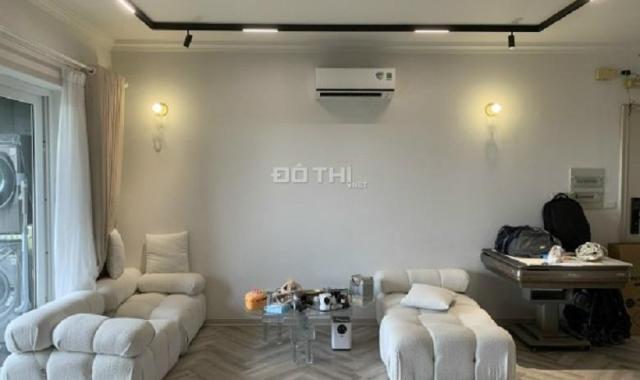 Bán cc ở 689 Lạc long quân, CĂN GÓC 2 ngủ, full nội thất cao cấp mới, SĐCC