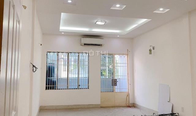 Cho thuê nhà CC MTKD Huỳnh Văn Bánh, Phú Nhuận, 5 tầng, 300m2 SD, KDTD