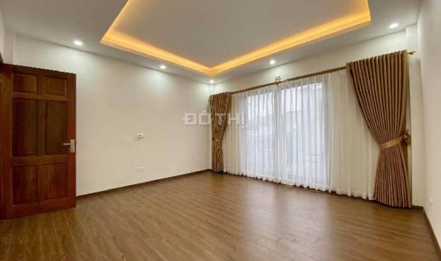 Bán nhà phố Trạm, 5 Tầng - 50m2, Oto qua nhà - 5.8 tỷ