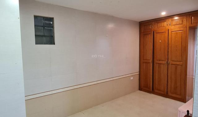 Chính chủ cần bán căn hộ tập thể tầng 1 (toà nhà 2 tầng) số 76 ngõ 364 đường Giải Phóng.