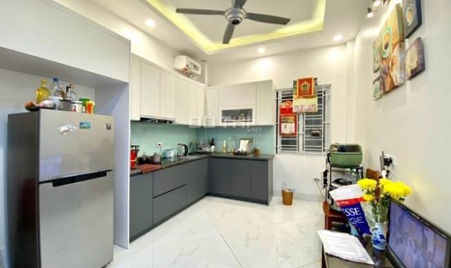 Bán nhà Bồ Đề - DT 32m2 - 5 tầng, 2 thoáng - Ôtô qua - 3,65 tỷ