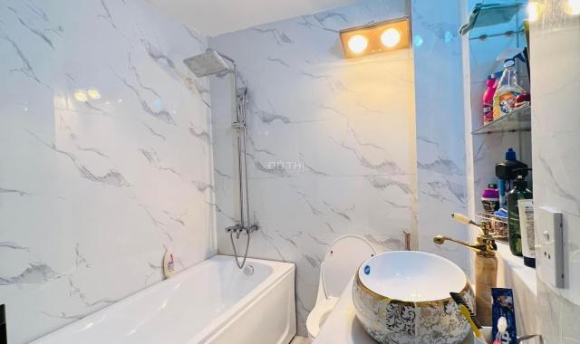 Bán nhà Bồ Đề - DT 32m2 - 5 tầng, 2 thoáng - Ôtô qua - 3,65 tỷ