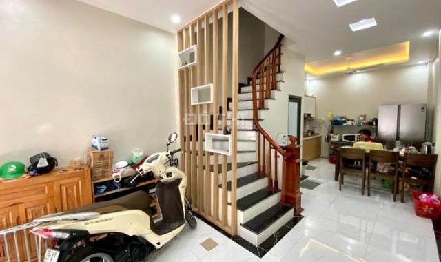 Bán nhà Ngọc Thuỵ, DT 30m2 - 5 tầng, Ngõ rộng, Oto thông - 2.9 tỷ