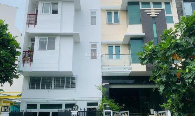 Cần bán gấp căn nhà phố mặt tiền đường Số 2 KDC Phú Mỹ - Vạn Phát Hưng Quận 7, giá 20,5 tỷ