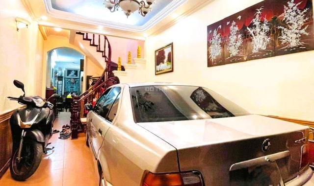 Bán nhà phân lô Nguyễn Phúc Lai, ngõ to như phố, 55m2 ô tô vào nhà, VIP quận Đống Đa