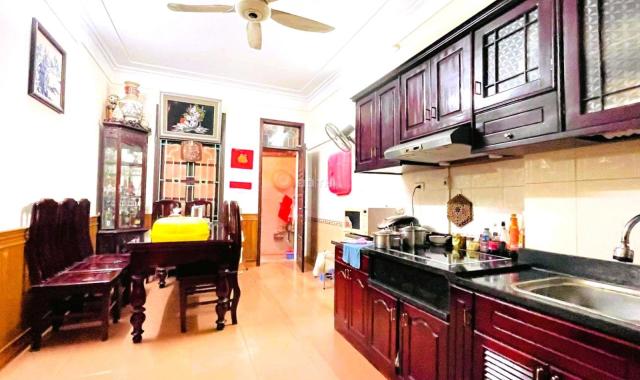 Bán nhà phân lô Nguyễn Phúc Lai, ngõ to như phố, 55m2 ô tô vào nhà, VIP quận Đống Đa