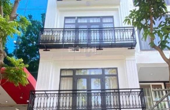 Gia đình tôi cần bán nhà Hoàng Hoa Thám 5 tỷ hơn 0912 322 443.