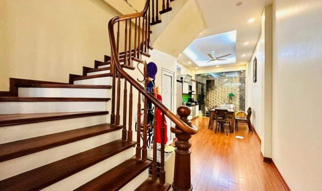 Bán nhà Hoàng Mai - Ô TÔ ĐỖ CỔNG - SÂN RỘNG MÊNH MÔNG - CHỦ TỰ XÂY CHẮC CHẮN - MẶT TIỀN ĐẸP. 42m,