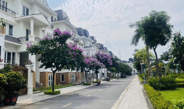 Cần bán nhà biệt thự nhìn vườn hoa. Sổ đỏ chính chủ