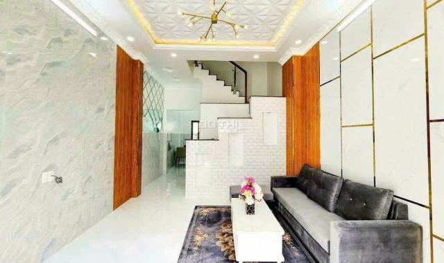 HXH ngay Ủy Ban Thị Trấn Nhà Bè. Trệt 2 lầu, 4m x 15m. Sổ hồng riêng.