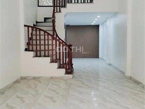 Cần bán gấp nhà phố Hoa Bằng 45m2, 6T, o tô , mới xây, tặng nội thất, về ở ngay, hơn 5 tỷ