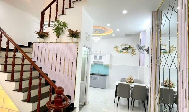 Nhà đẹp, hẻm xe hơi Thị Trấn Nhà Bè, 5m x 11m. Trệt 3 lầu, DTSD 200m2.