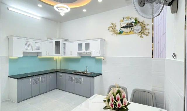 Nhà đẹp, hẻm xe hơi Thị Trấn Nhà Bè, 5m x 11m. Trệt 3 lầu, DTSD 200m2.