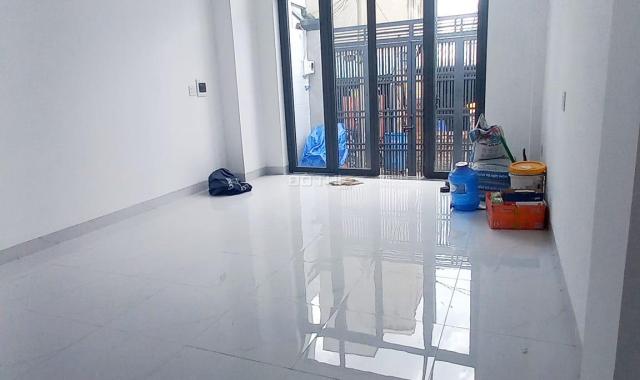 Gần Phú Mỹ Hưng, Quận 7. Trệt 3 lầu. 5m x 12m. Nhà đẹp. Sổ HR. Chỉ 5.3 tỉ.