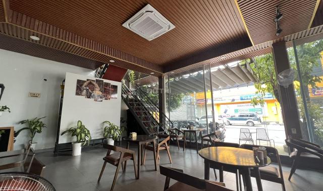 Bán góc cafe  2 mặt tiền Đường 3/2 gần Vincom Diện tích : 16.5x30m  đang kinh doanh vị trí siêu tố