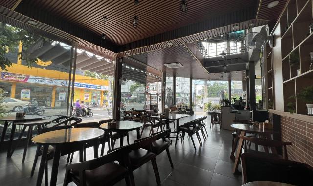 Bán góc cafe  2 mặt tiền Đường 3/2 gần Vincom Diện tích : 16.5x30m  đang kinh doanh vị trí siêu tố