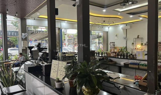 Bán góc cafe  2 mặt tiền Đường 3/2 gần Vincom Diện tích : 16.5x30m  đang kinh doanh vị trí siêu tố