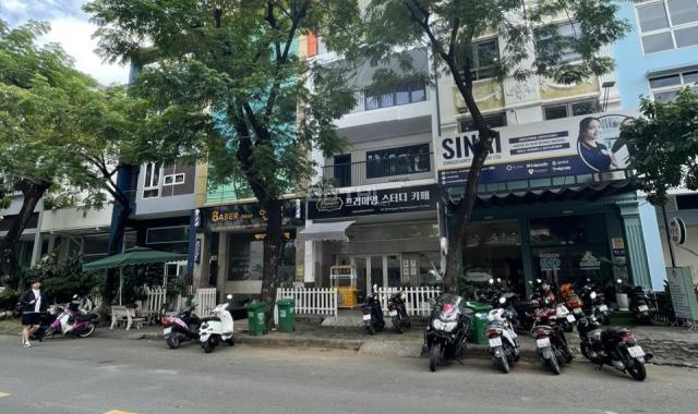 Cho thuê nhà Hưng Gia 1 đường Số 2 khu Phú Mỹ Hưng - Dt 6*18,5m kết cấu trệt lửng 3 lầu, 6PN