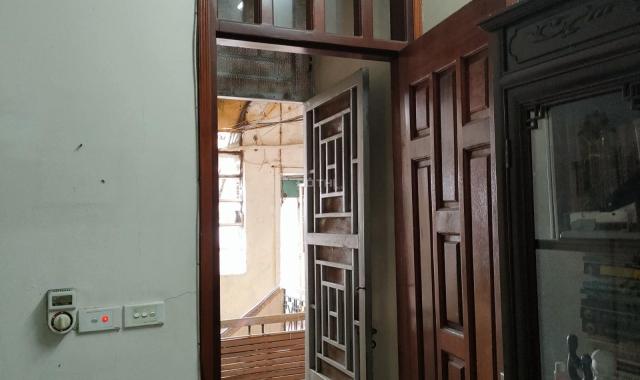 Bán gấp giá rẻ căn hộ hiếm, phố 8/3: 23m, tầng 4, mặt tiền 4m, 1.15 tỷ Hai Bà Trưng.