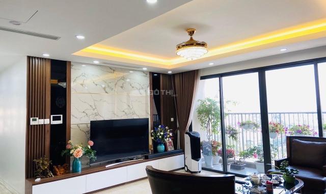 (Hàng VIP) Bán 3PN 2WC DT 122m2 rộng nhất Vinhomes D'Capitale Trần Duy Hưng, ban công ĐN, có sổ đỏ