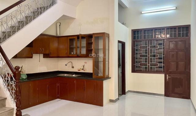 Bán gấp giá rẻ Lĩnh Nam vừa ở vừa cho thuê 51m, 5 tầng, mặt tiền 7m, 4.2 tỷ Hoàng Mai.