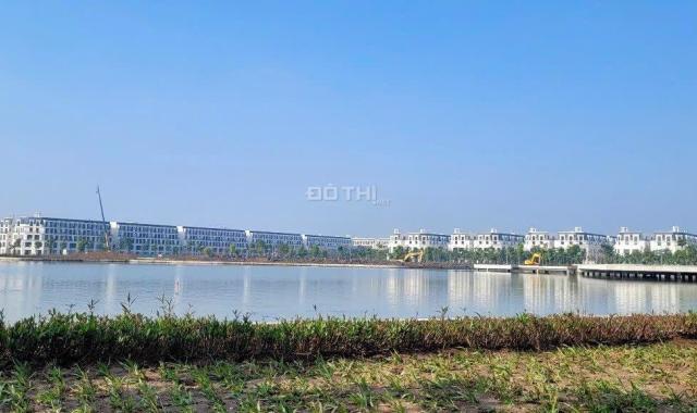 Bán liền kề đối diện khu biệt thự, view ra hồ trung tâm.