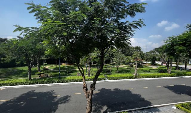 Căn NHÀ PHỐ 6X17 mặt tiền đường chính Dự án Verosa Park Khang Điền, Quận 9