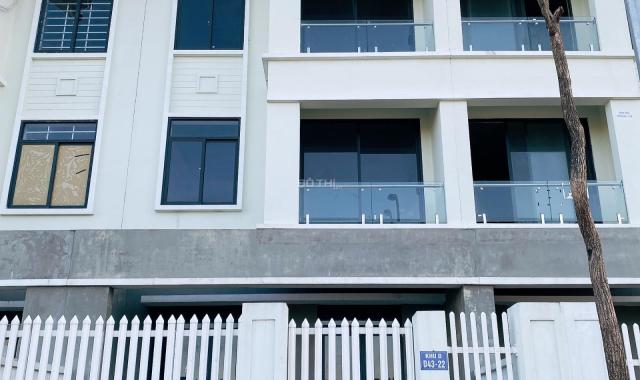 Bán nhanh nhà vườn 120m2 sẵn sổ hồng, giá 12 tỷ cả nhà , lh 0922 106 999