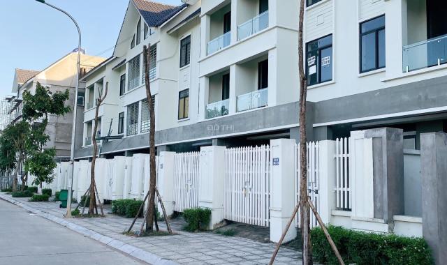 Bán nhanh nhà vườn 120m2 sẵn sổ hồng, giá 12 tỷ cả nhà , lh 0922 106 999