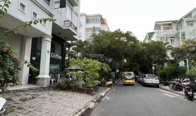 Bán nhà phố xây tự do thuận tiện kinh doanh ở trung tâm Phú Mỹ Hưng