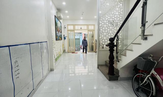 Cho thuê nhà sàn gỗ xịn - Hẻm xe hơi Nguyễn Đình Chiểu, Quận 3