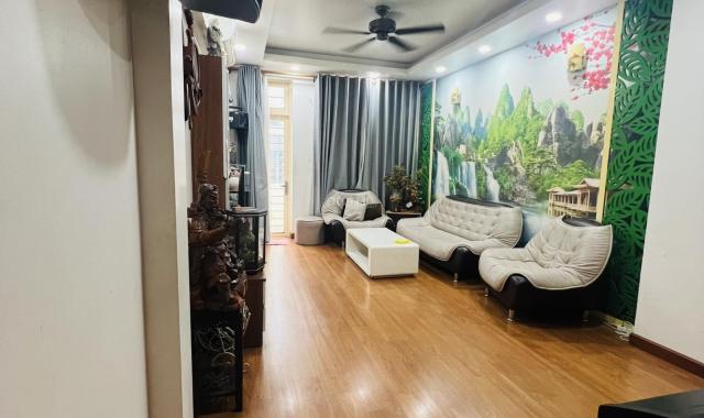 Cho thuê nhà sàn gỗ xịn - Hẻm xe hơi Nguyễn Đình Chiểu, Quận 3