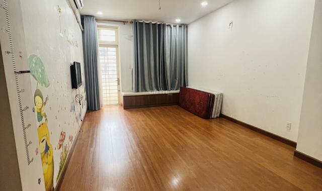 Cho thuê nhà sàn gỗ xịn - Hẻm xe hơi Nguyễn Đình Chiểu, Quận 3
