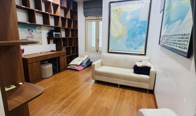 Cho thuê nhà sàn gỗ xịn - Hẻm xe hơi Nguyễn Đình Chiểu, Quận 3