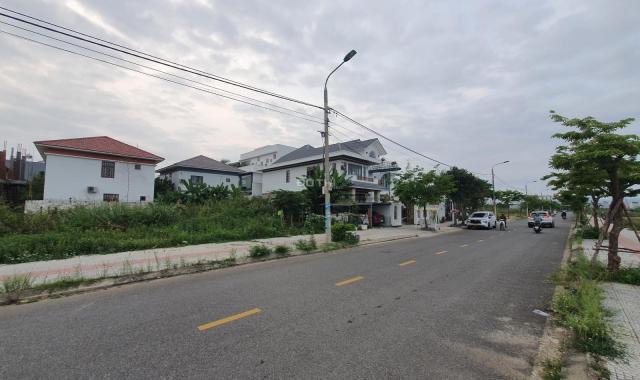 Chính chủ cần bán  600m2 view sông đường Nguyễn Đình Thi,  Hoà Xuân , giá siêu tốt.
