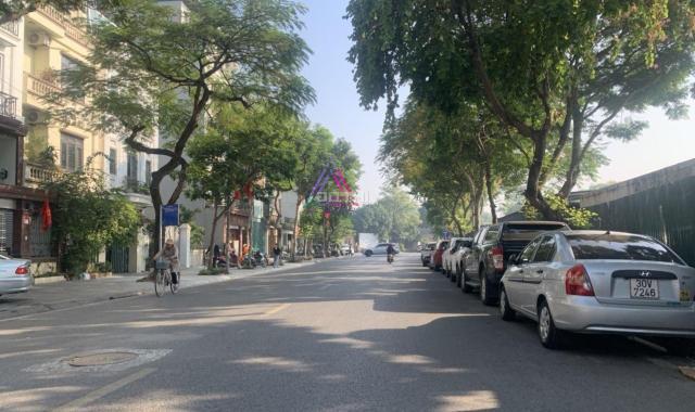 Bán gấp 94m đất có sẵn nhà cấp 4 mặt phố Việt Hưng, Long Biên