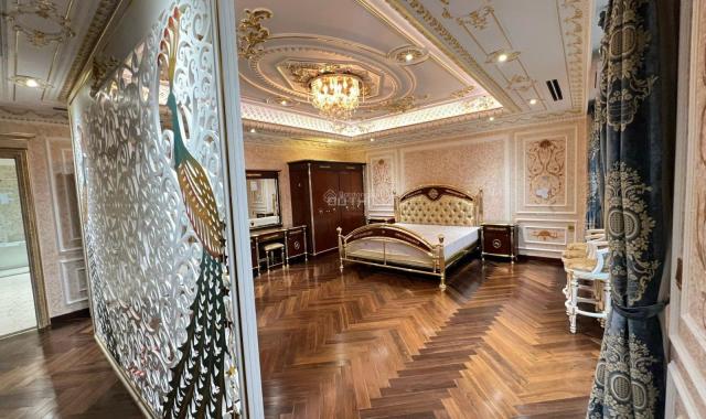 Cần tiền đáo hạn ngân hàng bán gấp gấp BT Chateau giá 69 tỷ, LH Em Trúc 0914 631 379