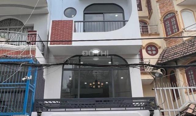 Cho thuê nhà mới hẻm xe hơi Bùi Đình Túy, Bình Thạnh, cầu thang cuối nhà