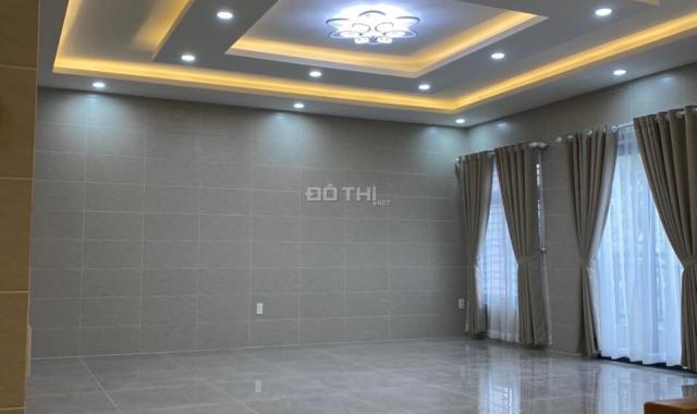 Cho thuê nhà mặt tiền Hoa Lan, Phú Nhuận, ngang 5m, 5PN 5WC, giá 22tr