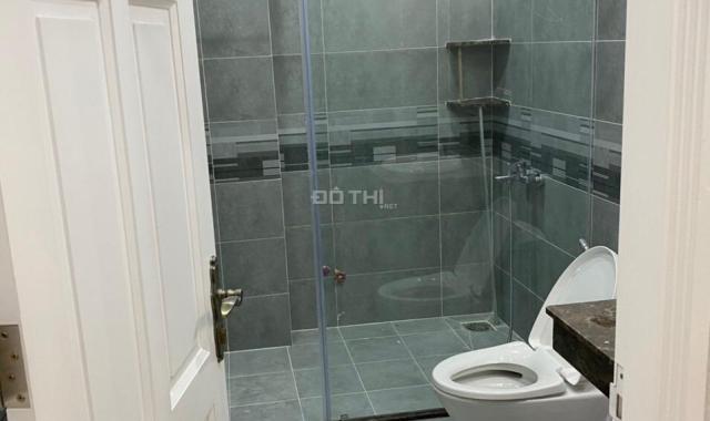 Cho thuê nhà mặt tiền Hoa Lan, Phú Nhuận, ngang 5m, 5PN 5WC, giá 22tr