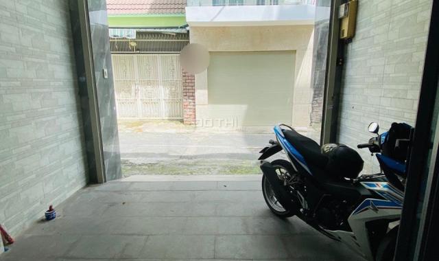 Cho thuê nhà mới sạch xe đường Lê Quang Định, 3 tầng 5PN, có sân để xe