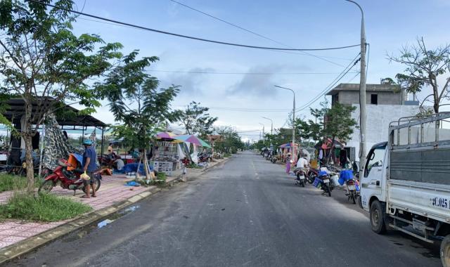 Khu phố chợ Lai Nghi (có sổ): Cần bán lô đất 2 mặt tiền; trong khuôn viên chợ.