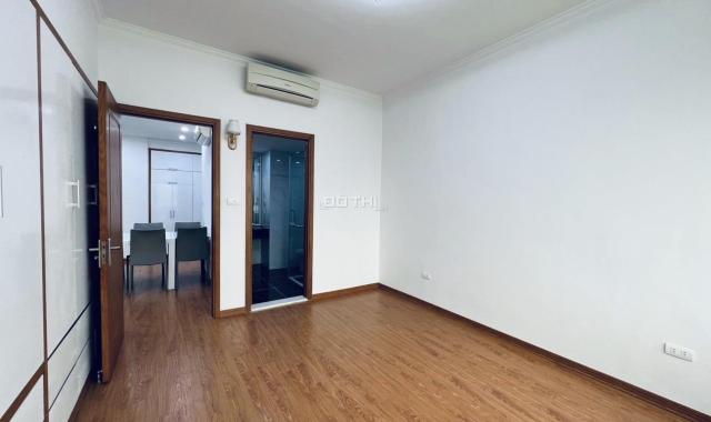 Nhà em cần cho thuê căn hộ 135m² chung cư cao cấp khu Ngoại Giao Đoàn