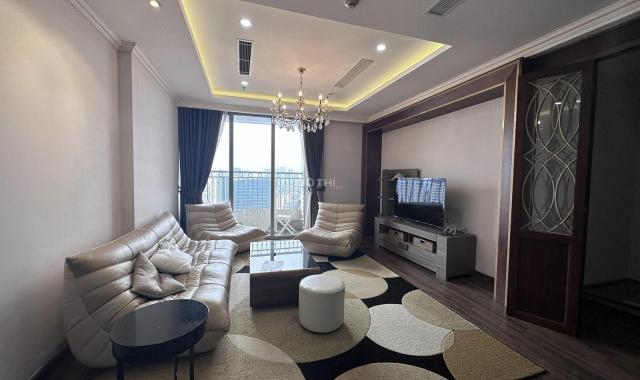 Cho thuê căn hộ chung cư Vinhomes Nguyễn Chí Thanh, 167m2 4 ngủ, nội thất cao cấp (ảnh thật)