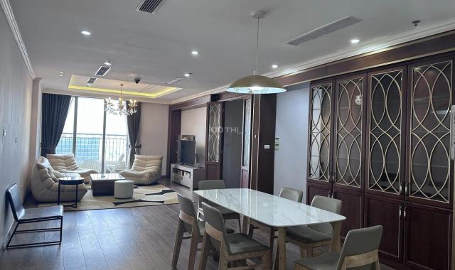 Cho thuê căn hộ chung cư Vinhomes Nguyễn Chí Thanh, 167m2 4 ngủ, nội thất cao cấp (ảnh thật)