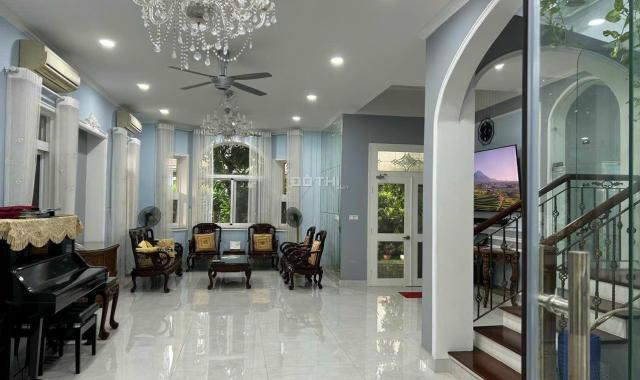 Cần bán Biệt thự đơn lập Phú Gia 350m2, đường Hà Huy Tập, Quận 7